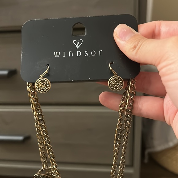 Brand new jewelry set necklace and earrings super cute - Picture 3 of 4